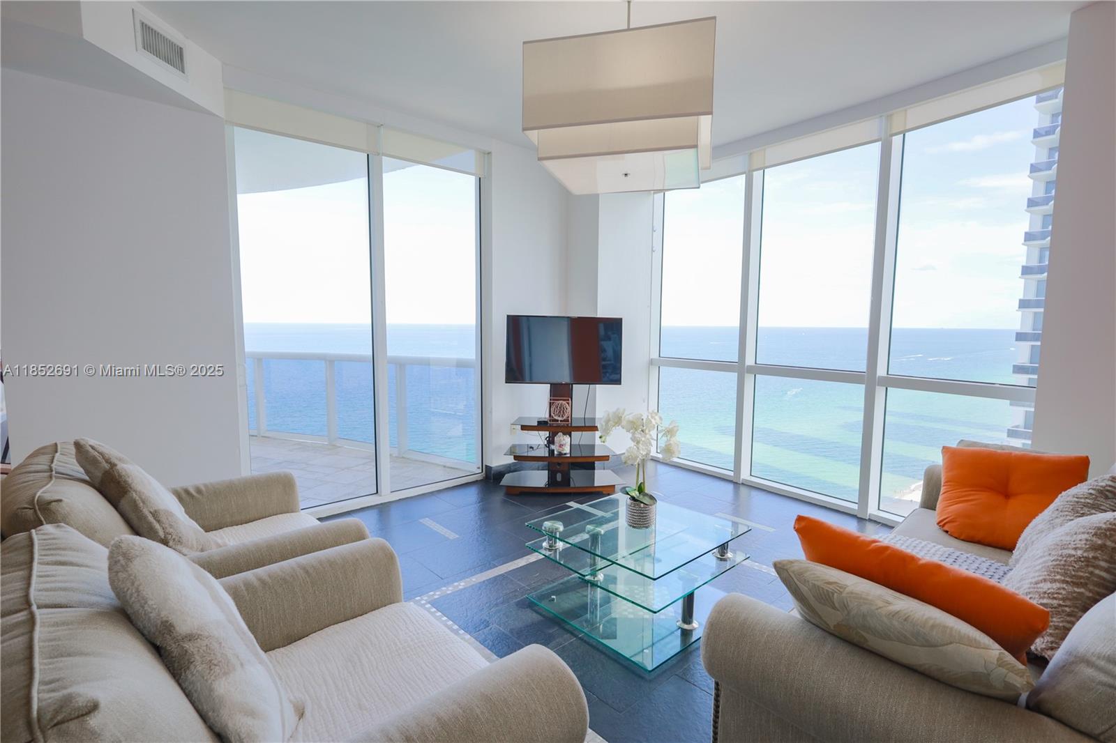 Ver detalles 3709A 2 / 2 1324 sq. ft. $ 2025-08-04 0 foto