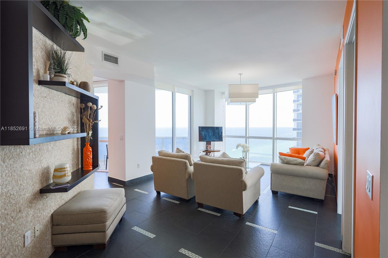 Ver detalles 3709A 2 / 2 1324 sq. ft. $ 2025-08-04 0 foto