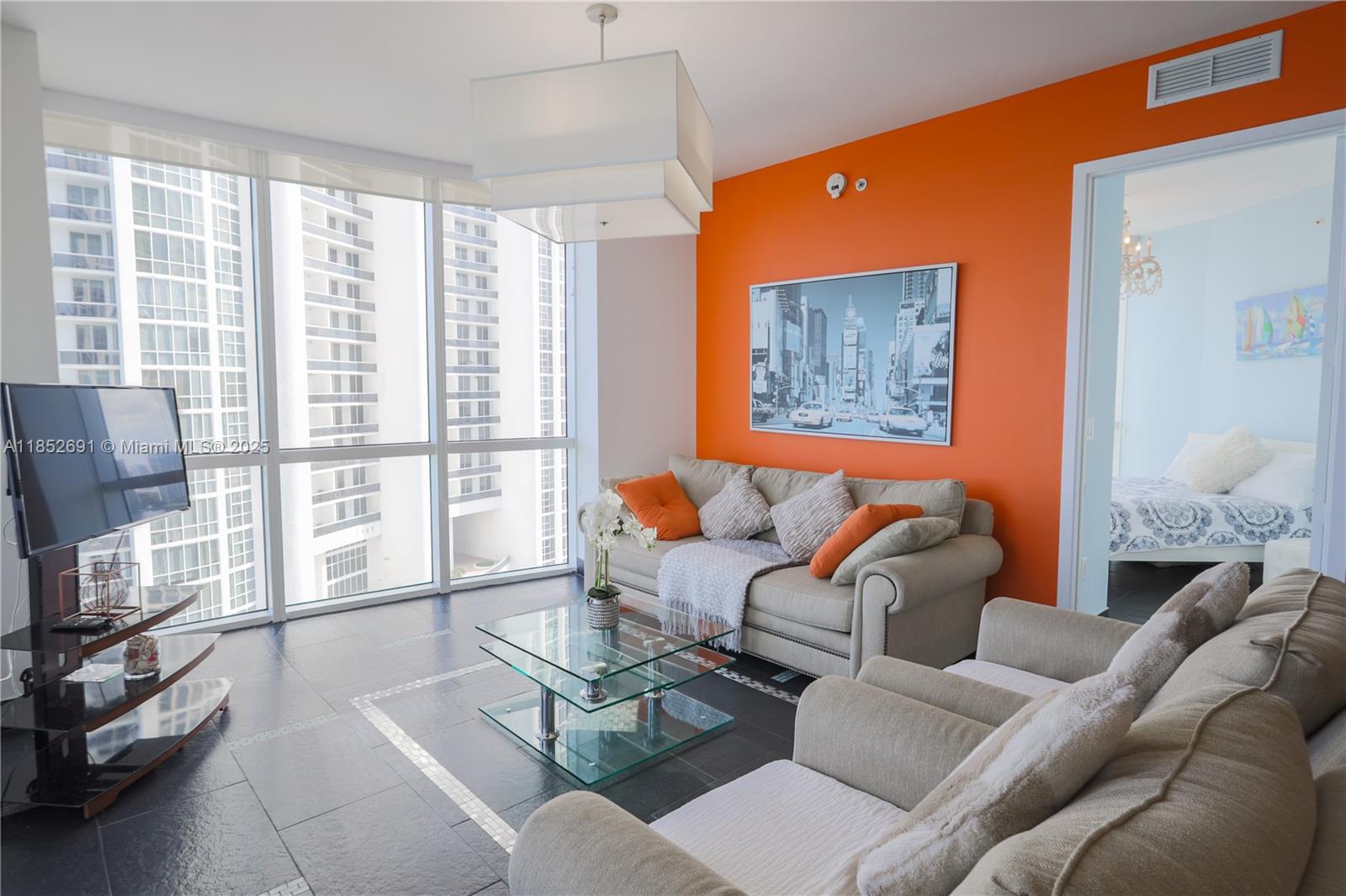 Ver detalles 3709A 2 / 2 1324 sq. ft. $ 2025-08-04 0 foto