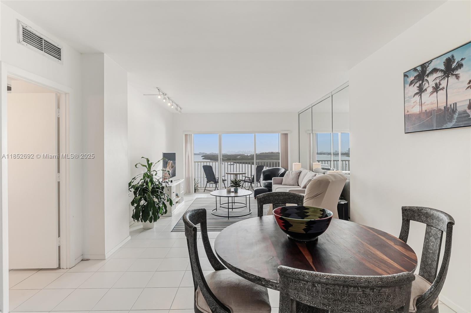 Ver detalles 812 1 / 2 762 sq. ft. $ 2025-08-04 0 foto