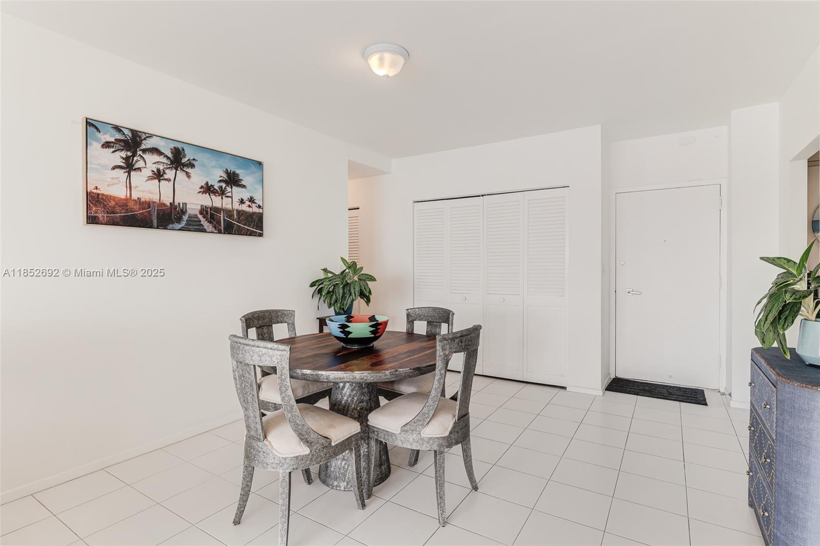 Ver detalles 812 1 / 2 762 sq. ft. $ 2025-08-04 0 foto