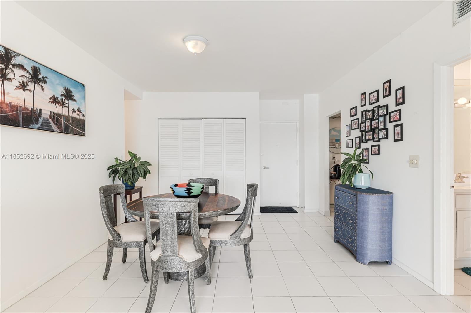 Ver detalles 812 1 / 2 762 sq. ft. $ 2025-08-04 0 foto
