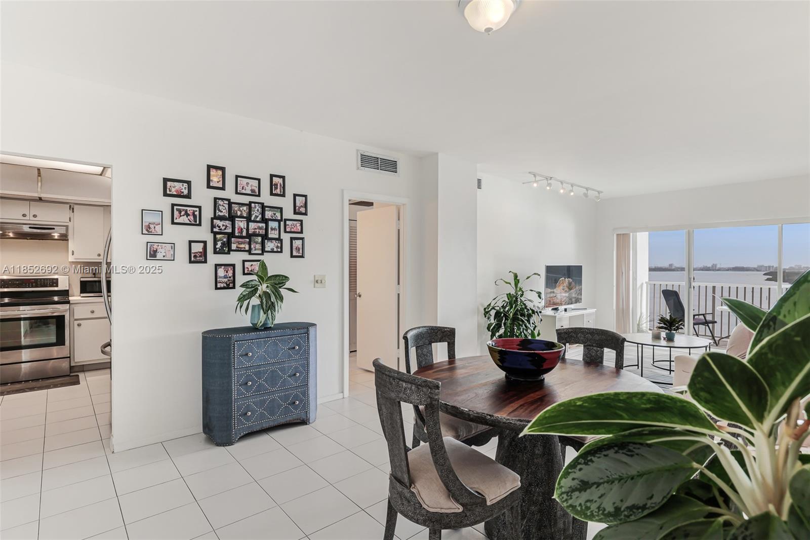 Ver detalles 812 1 / 2 762 sq. ft. $ 2025-08-04 0 foto