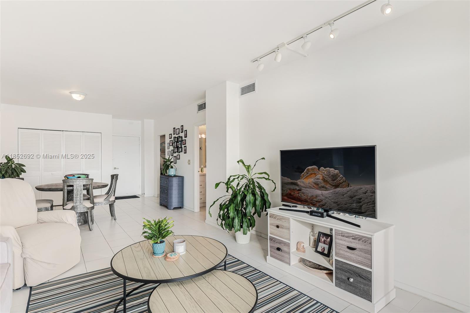 Ver detalles 812 1 / 2 762 sq. ft. $ 2025-08-04 0 foto