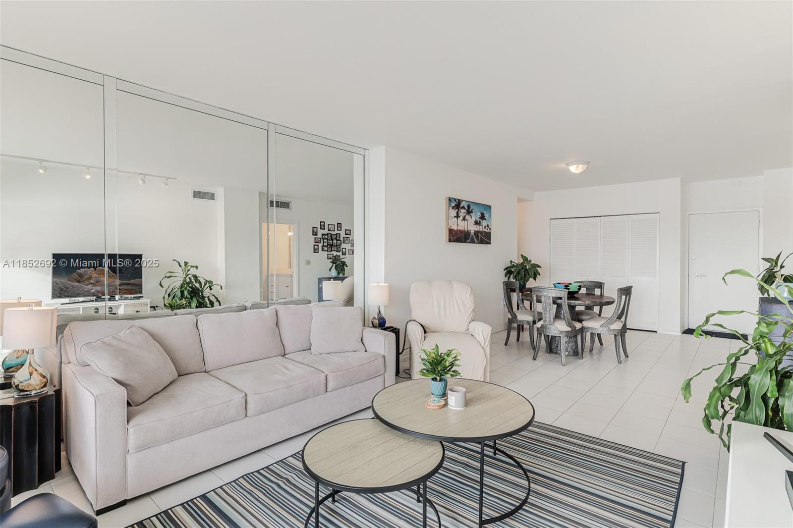 Ver detalles 812 1 / 2 762 sq. ft. $ 2025-08-04 0 foto