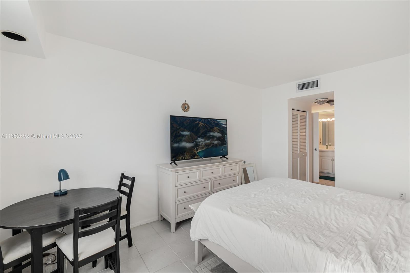 Ver detalles 812 1 / 2 762 sq. ft. $ 2025-08-04 0 foto