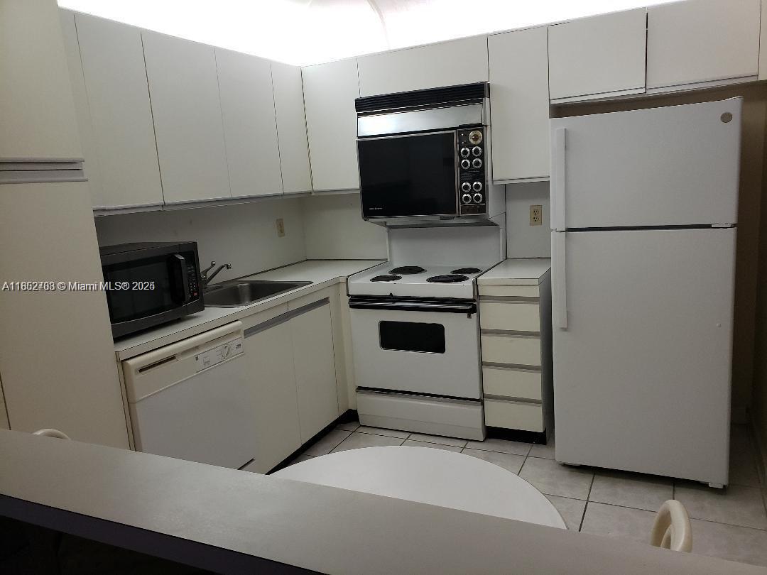 Photo of 2301 Ocean Dr  #1906, Hollywood, Florida, 33019 - NEW REFRIG,