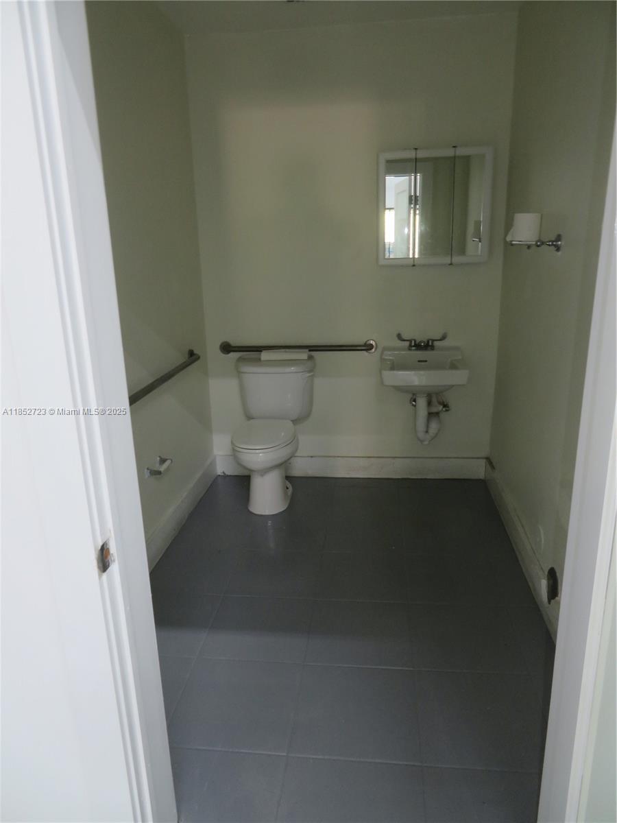 C-1  /   sq. ft. $ 2025-09-18 0 Photo