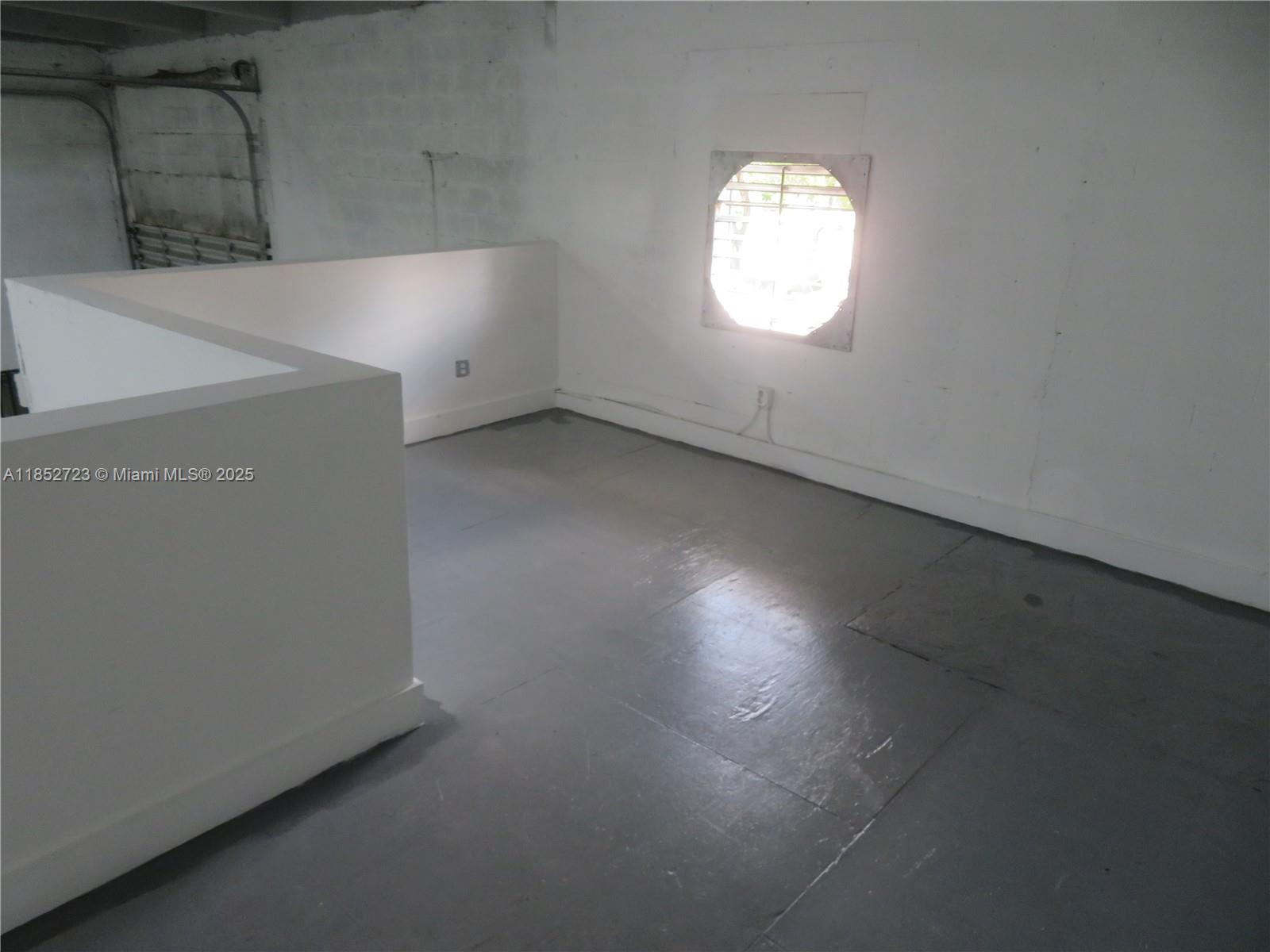 C-1  /   sq. ft. $ 2025-09-18 0 Photo