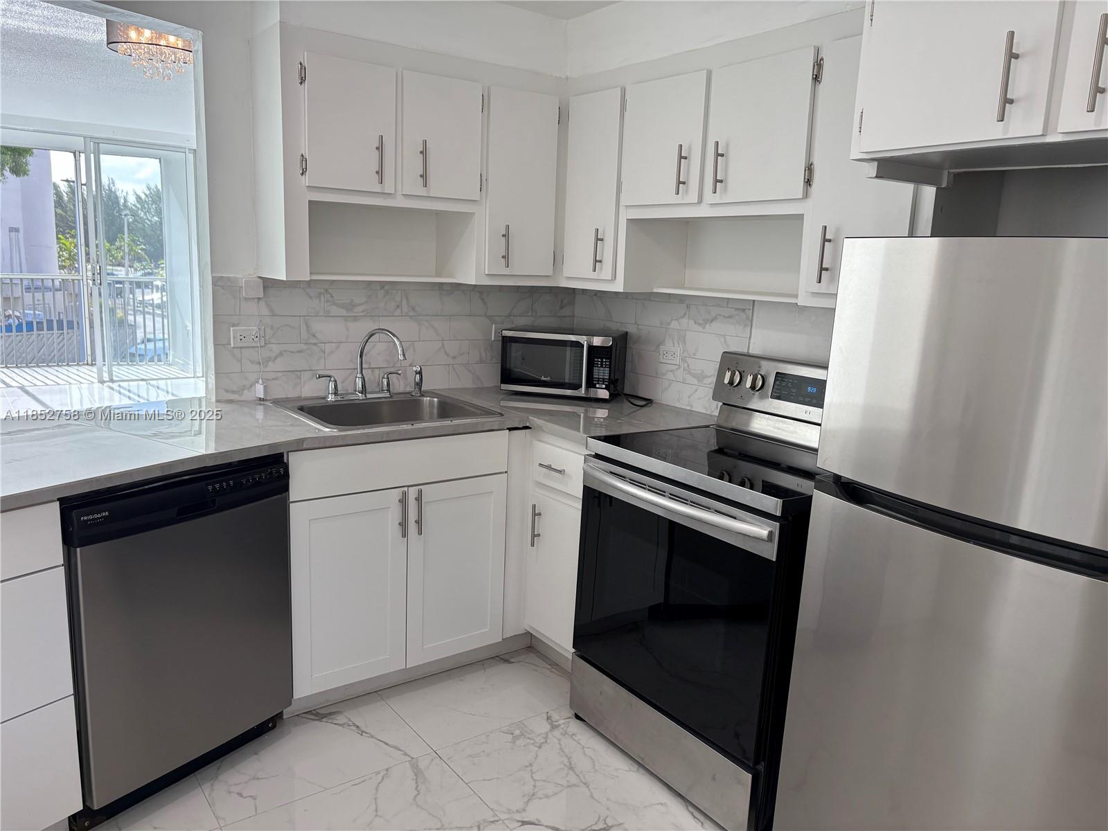 See details 307-3 1 / 1 909 sq. ft. $ 2025-08-05 0 Photo