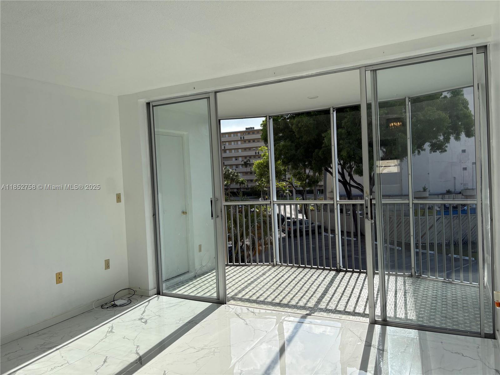 See details 307-3 1 / 1 909 sq. ft. $ 2025-08-05 0 Photo