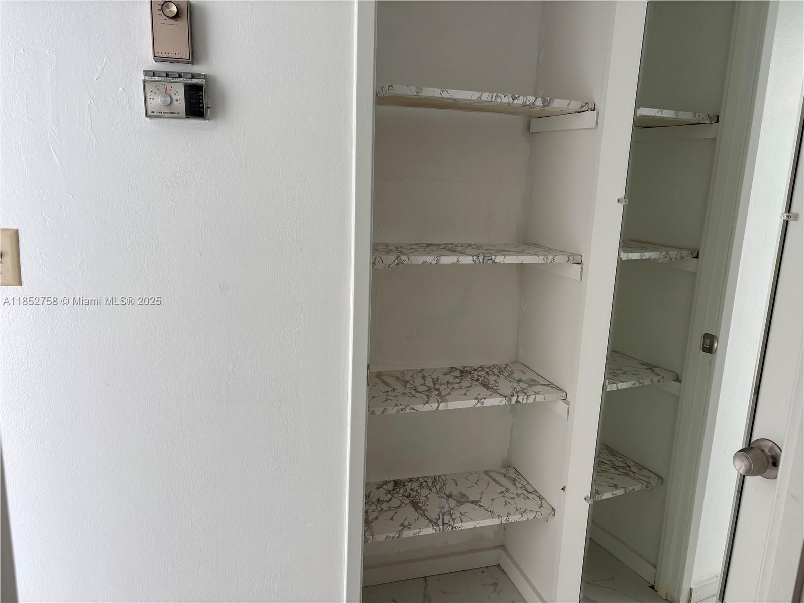 See details 307-3 1 / 1 909 sq. ft. $ 2025-08-05 0 Photo