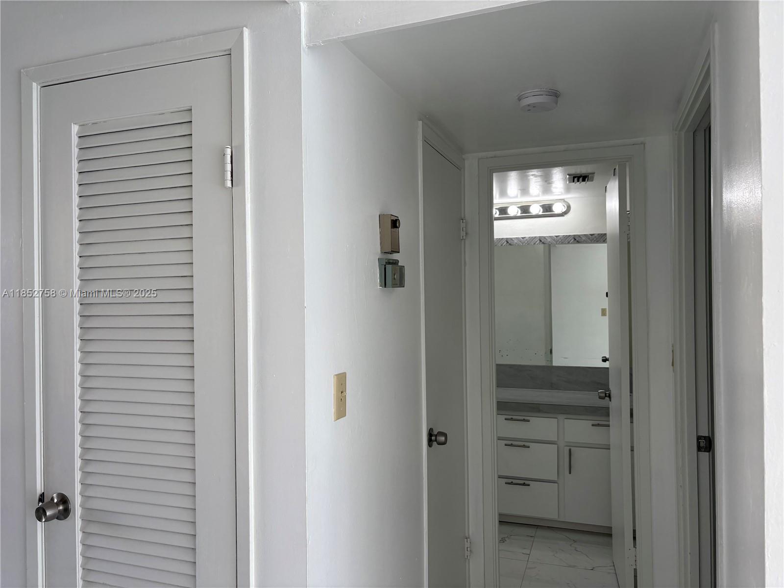 See details 307-3 1 / 1 909 sq. ft. $ 2025-08-05 0 Photo