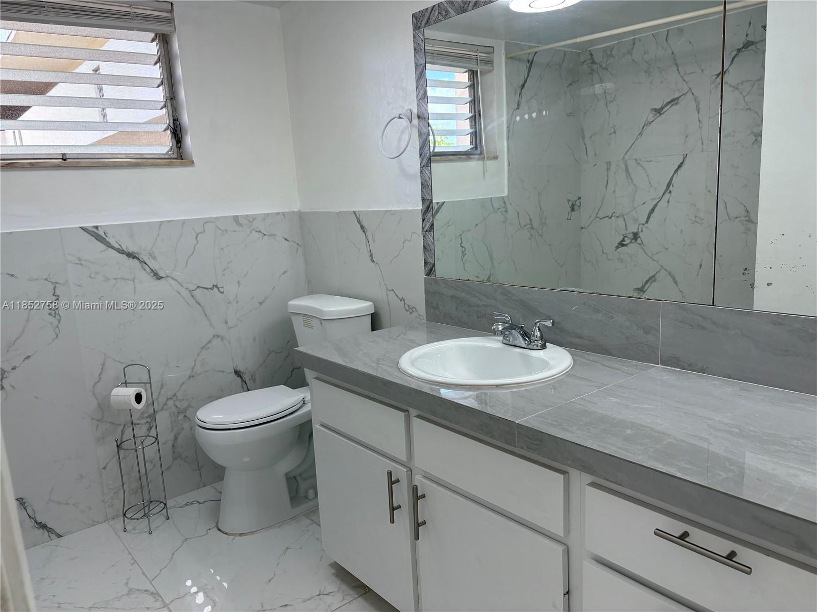 See details 307-3 1 / 1 909 sq. ft. $ 2025-08-05 0 Photo
