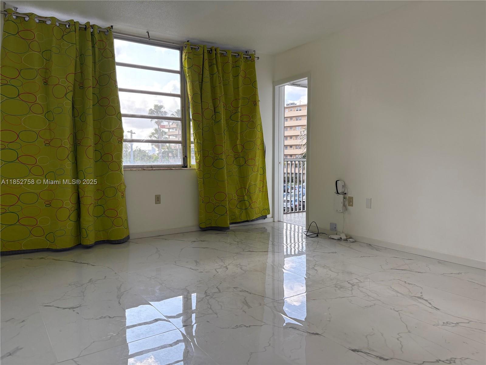 See details 307-3 1 / 1 909 sq. ft. $ 2025-08-05 0 Photo