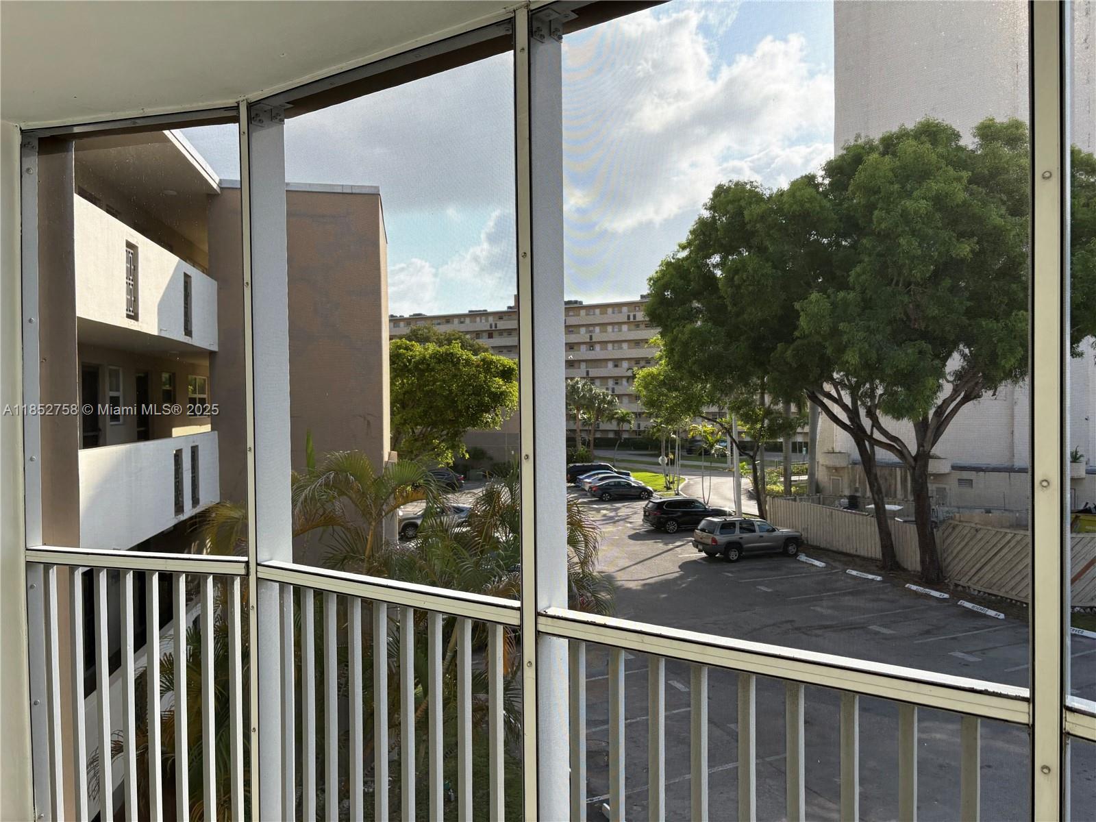 See details 307-3 1 / 1 909 sq. ft. $ 2025-08-05 0 Photo
