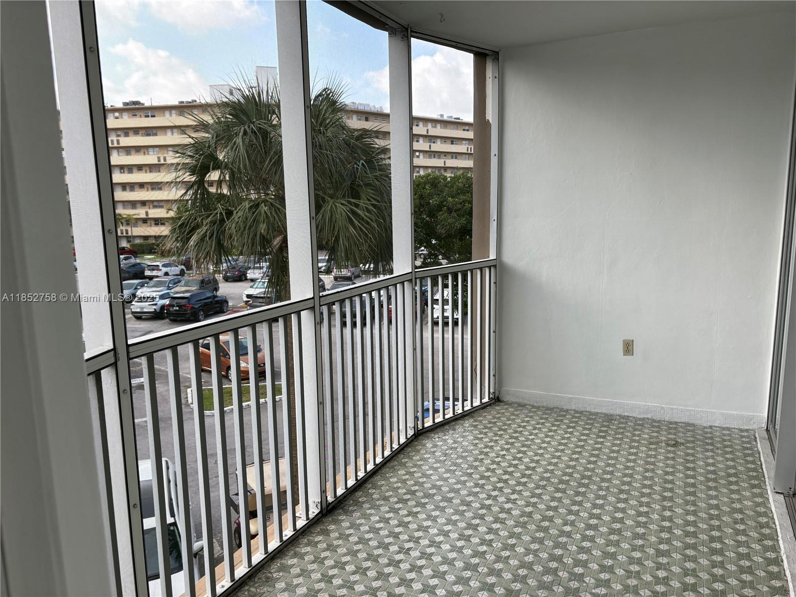 See details 307-3 1 / 1 909 sq. ft. $ 2025-08-05 0 Photo