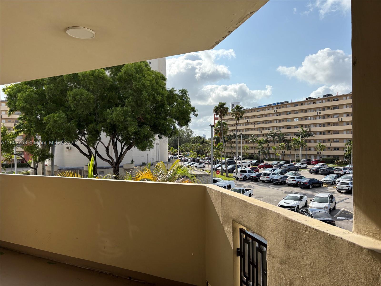 See details 307-3 1 / 1 909 sq. ft. $ 2025-08-05 0 Photo