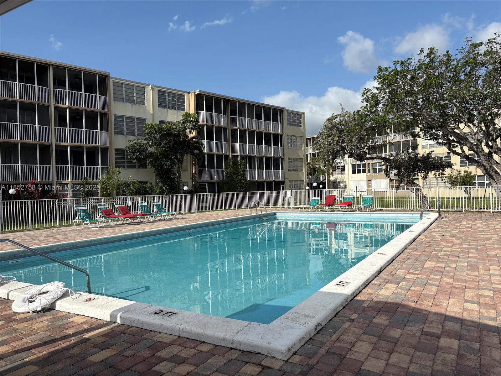 See details 307-3 1 / 1 909 sq. ft. $ 2025-08-05 0 Photo