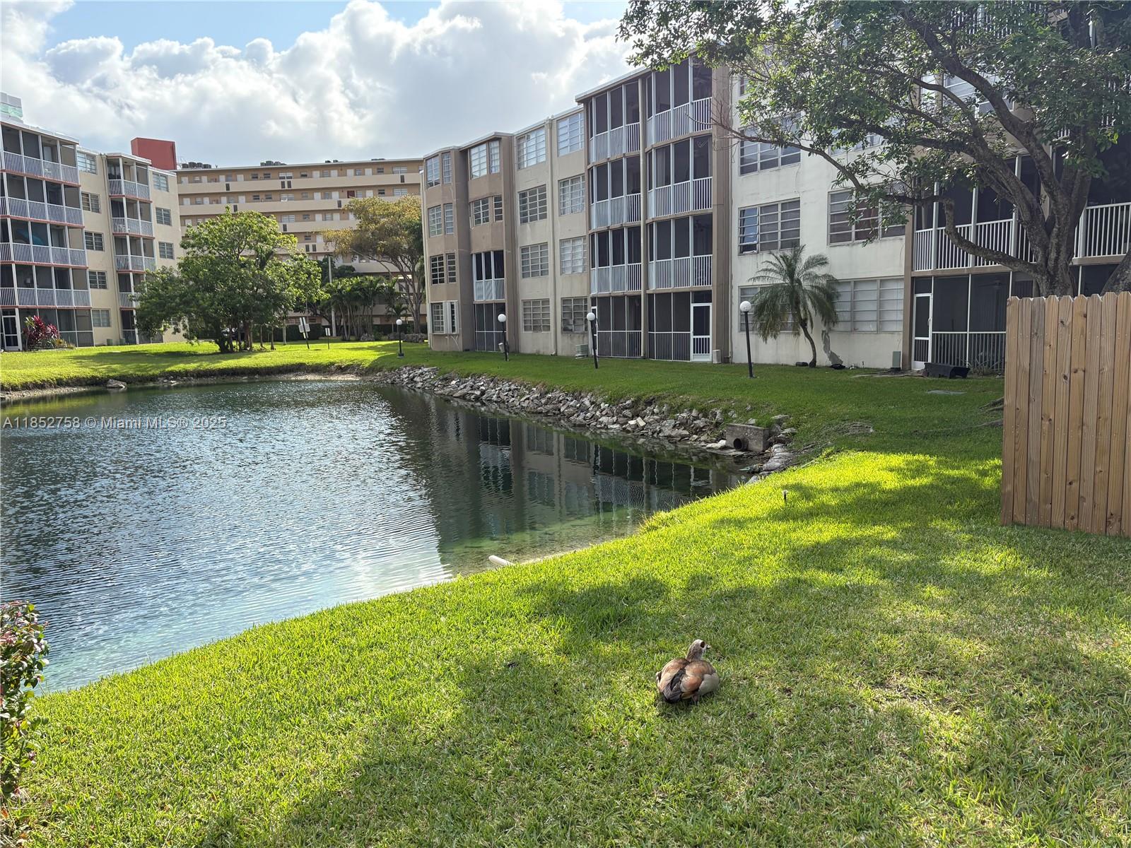 See details 307-3 1 / 1 909 sq. ft. $ 2025-08-05 0 Photo