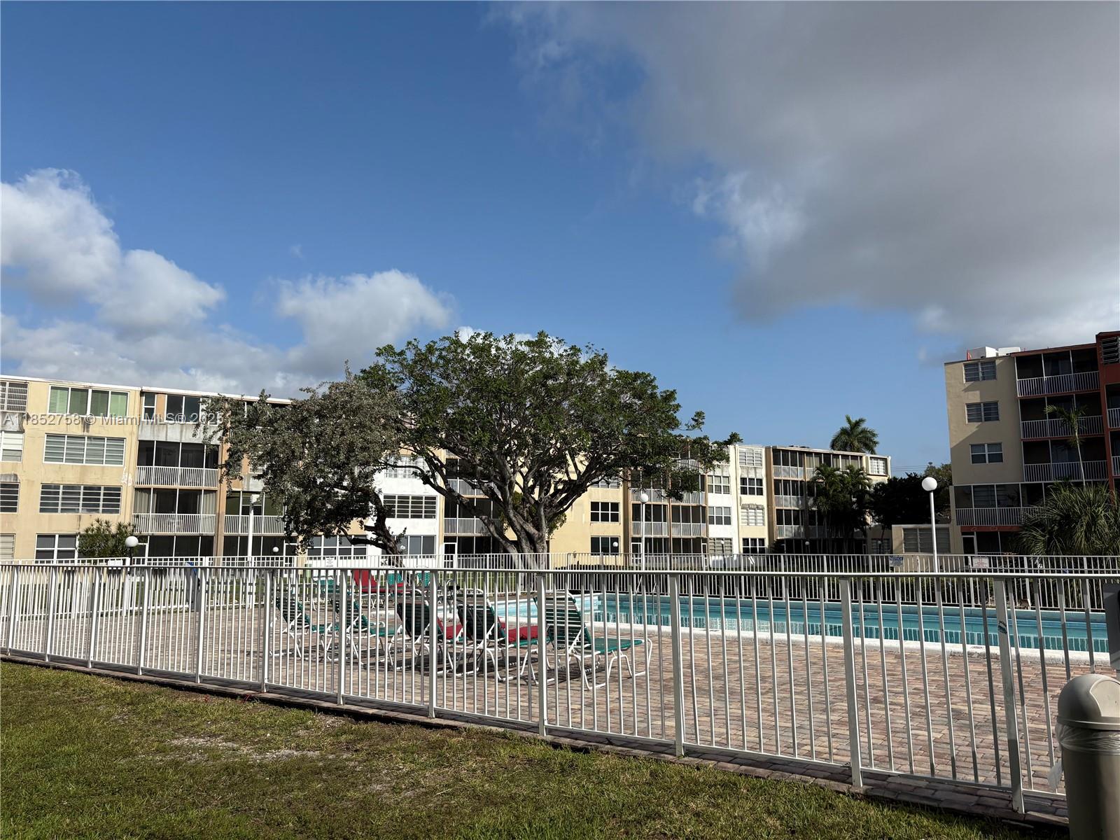 See details 307-3 1 / 1 909 sq. ft. $ 2025-08-05 0 Photo