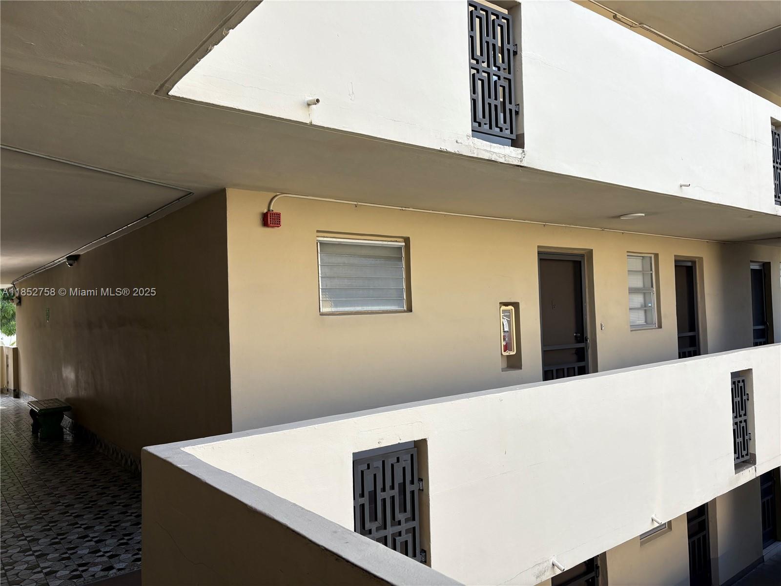 See details 307-3 1 / 1 909 sq. ft. $ 2025-08-05 0 Photo