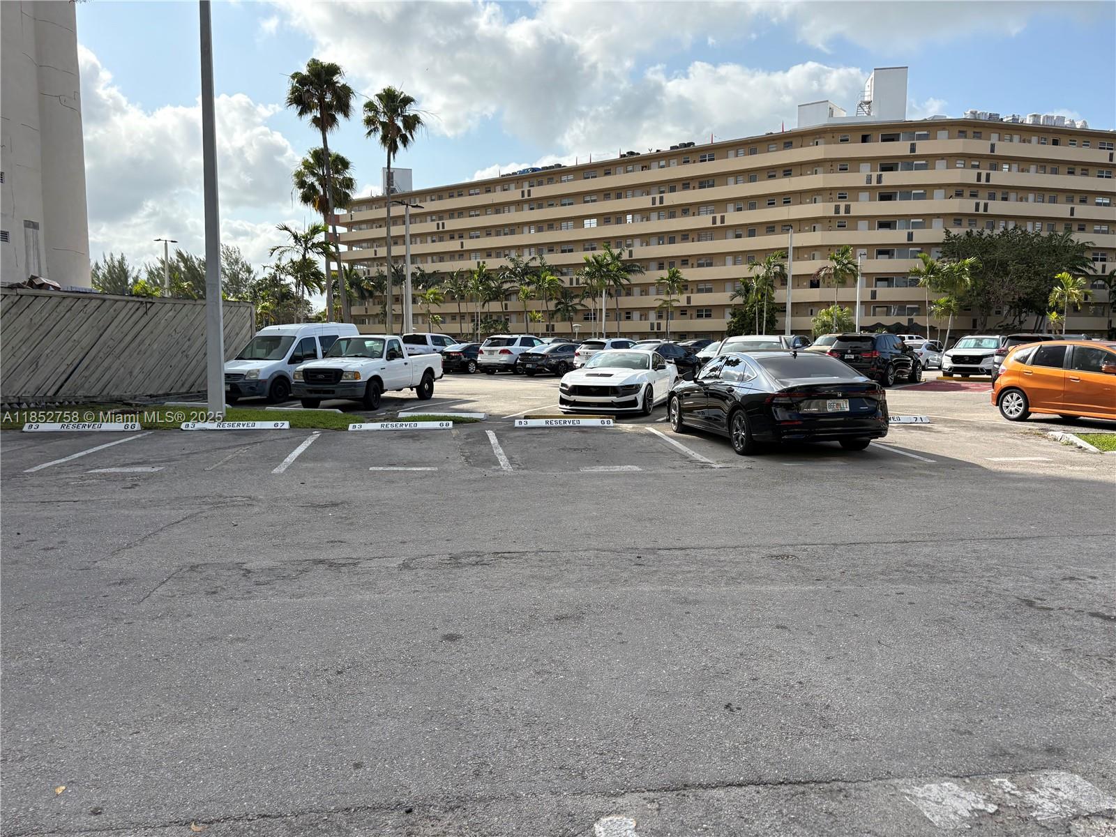 See details 307-3 1 / 1 909 sq. ft. $ 2025-08-05 0 Photo