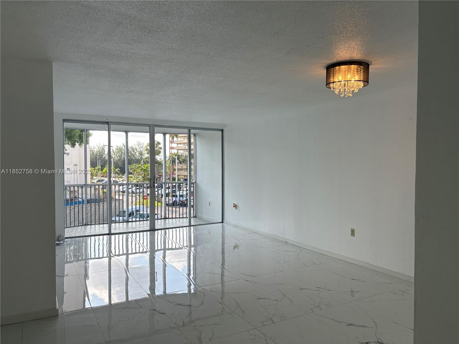 See details 307-3 1 / 1 909 sq. ft. $ 2025-08-05 0 Photo