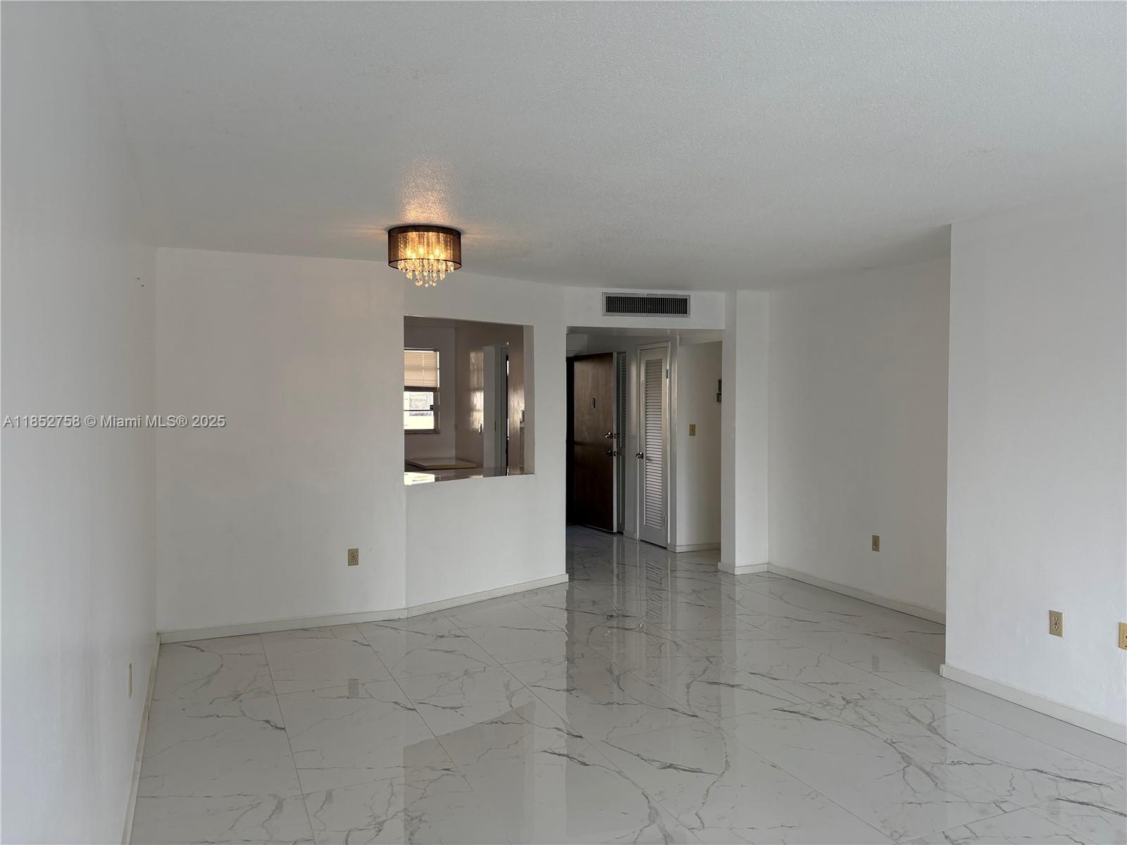 See details 307-3 1 / 1 909 sq. ft. $ 2025-08-05 0 Photo