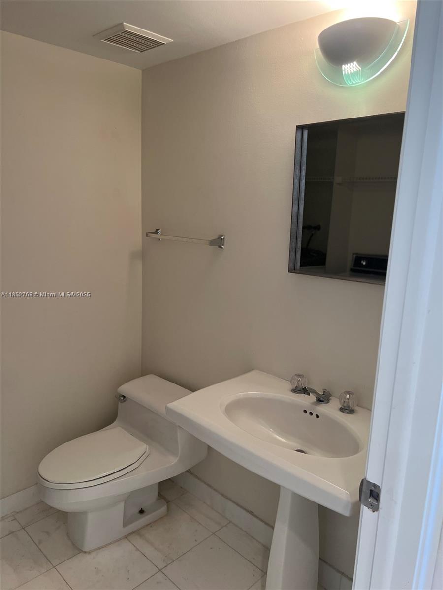 Photo of 19101 36th Ct  #1602, Aventura, Florida, 33180 - 1/2 Bath