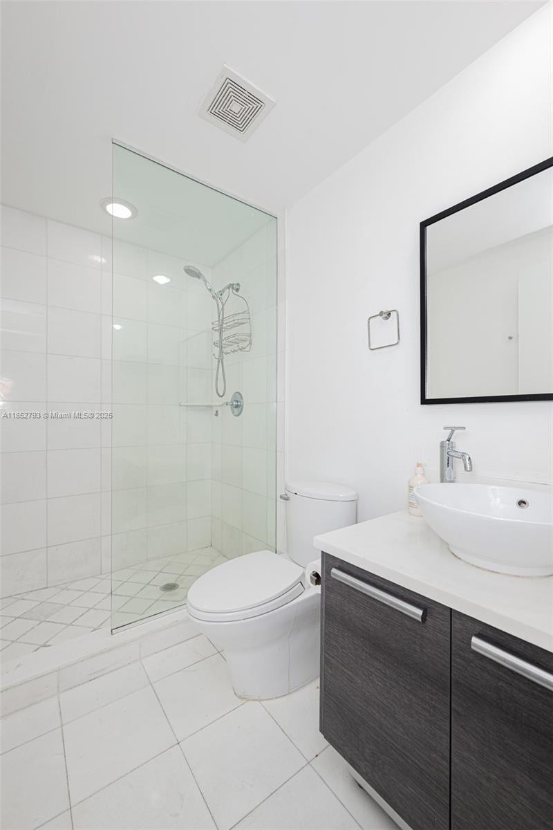 Photo of 2950 188th St  #139, Aventura, Florida, 33180 - 2nd Bathroom
