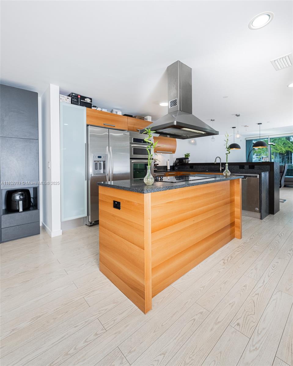 Photo of 2950 188th St #139, Aventura, Florida, 33180 - Kitchen Island/w built-in Electric Stove
