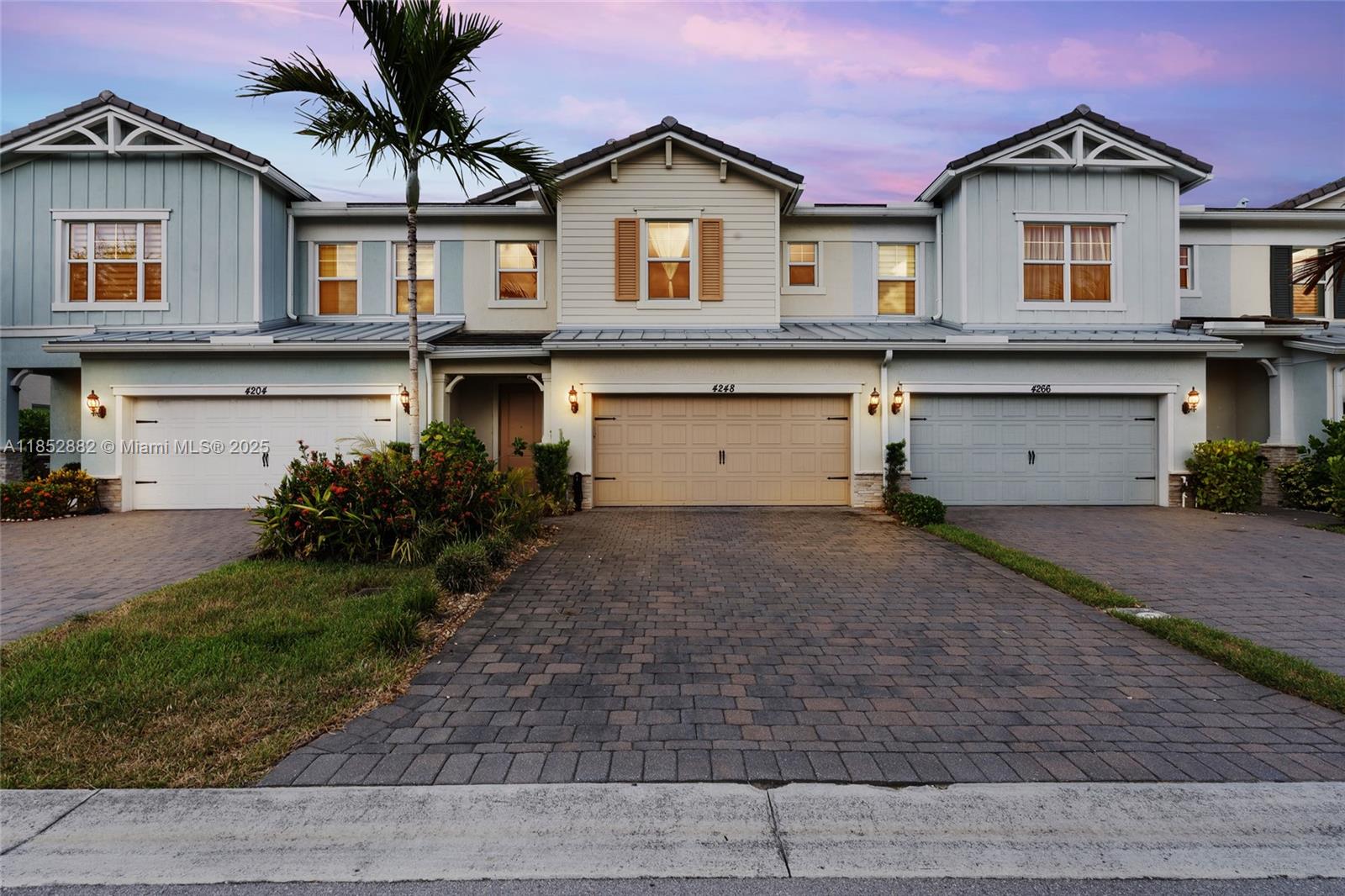 Ver detalles 4248 3 / 3 1776 sq. ft. $ 2025-08-05 0 foto