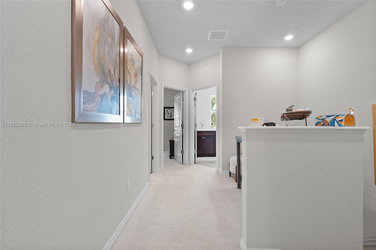 Ver detalles 4248 3 / 3 1776 sq. ft. $ 2025-08-05 0 foto