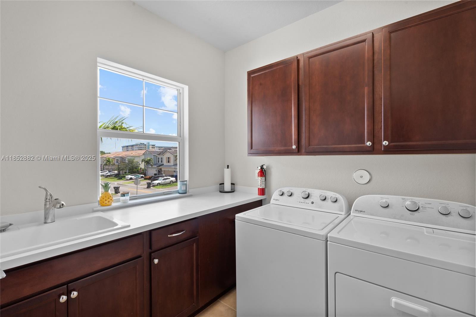 Ver detalles 4248 3 / 3 1776 sq. ft. $ 2025-08-05 0 foto