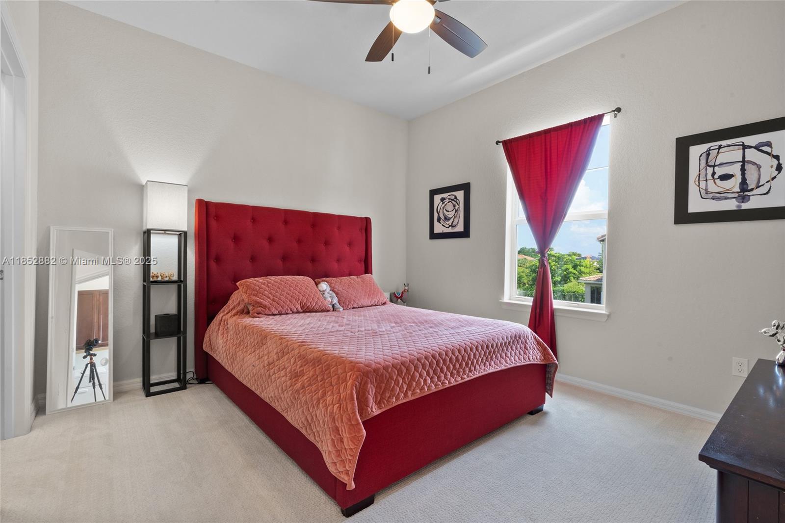 Ver detalles 4248 3 / 3 1776 sq. ft. $ 2025-08-05 0 foto