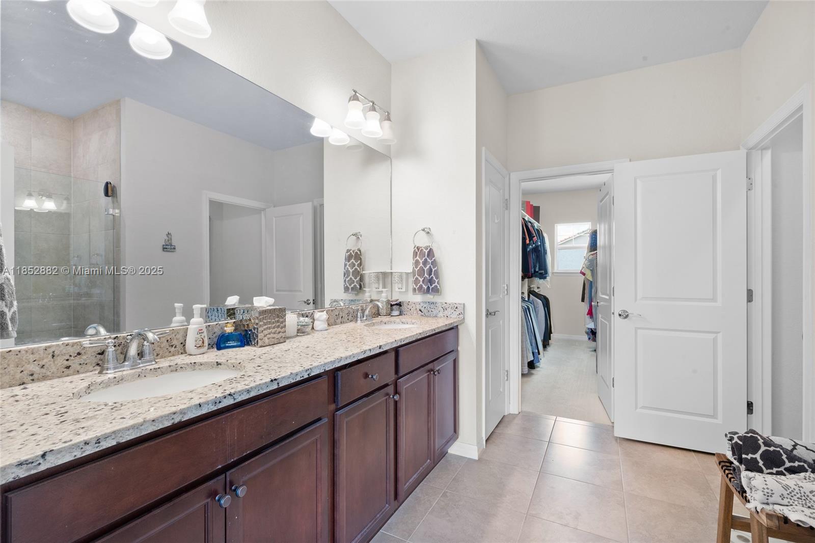 Ver detalles 4248 3 / 3 1776 sq. ft. $ 2025-08-05 0 foto