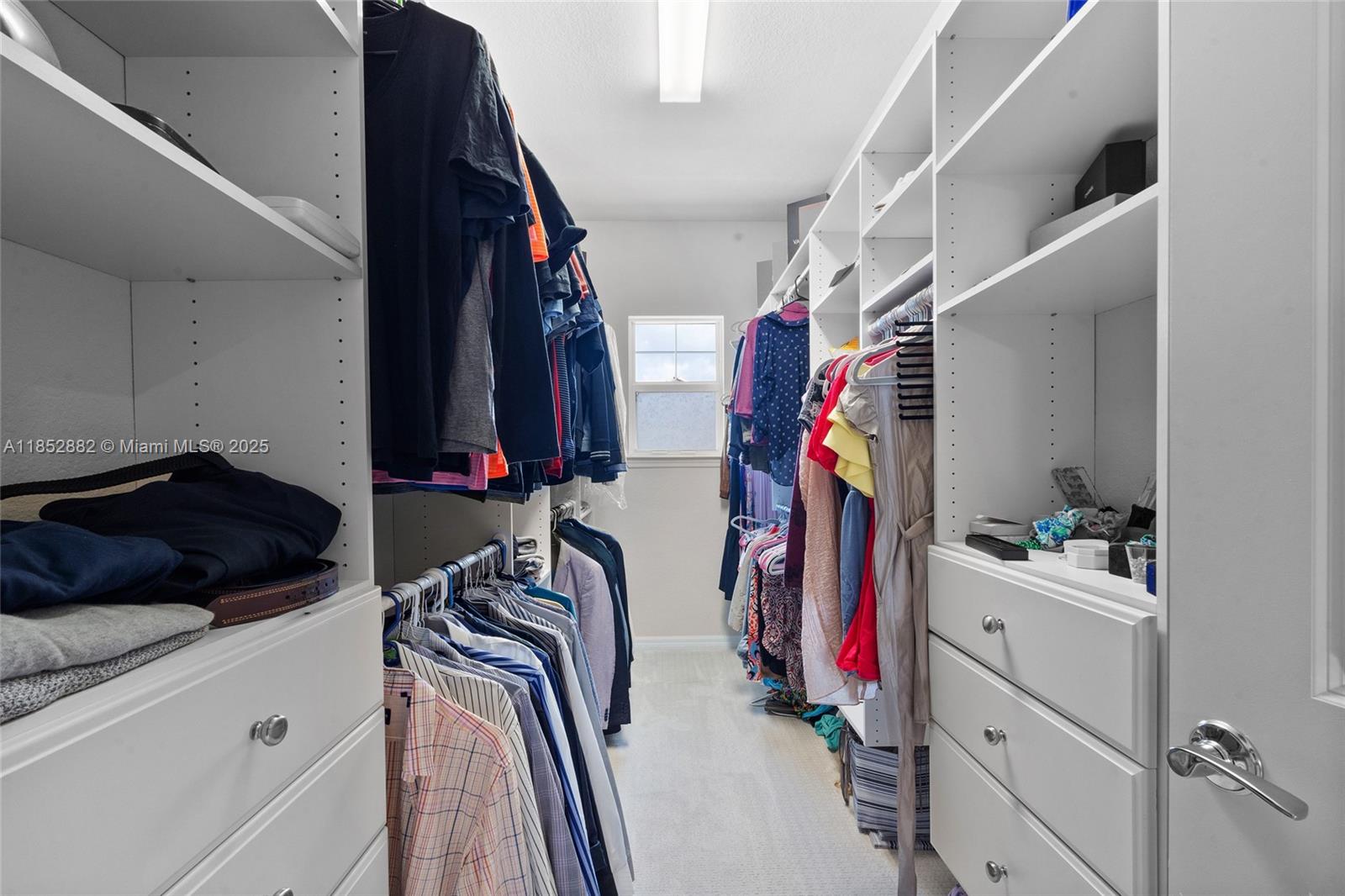 Ver detalles 4248 3 / 3 1776 sq. ft. $ 2025-08-05 0 foto