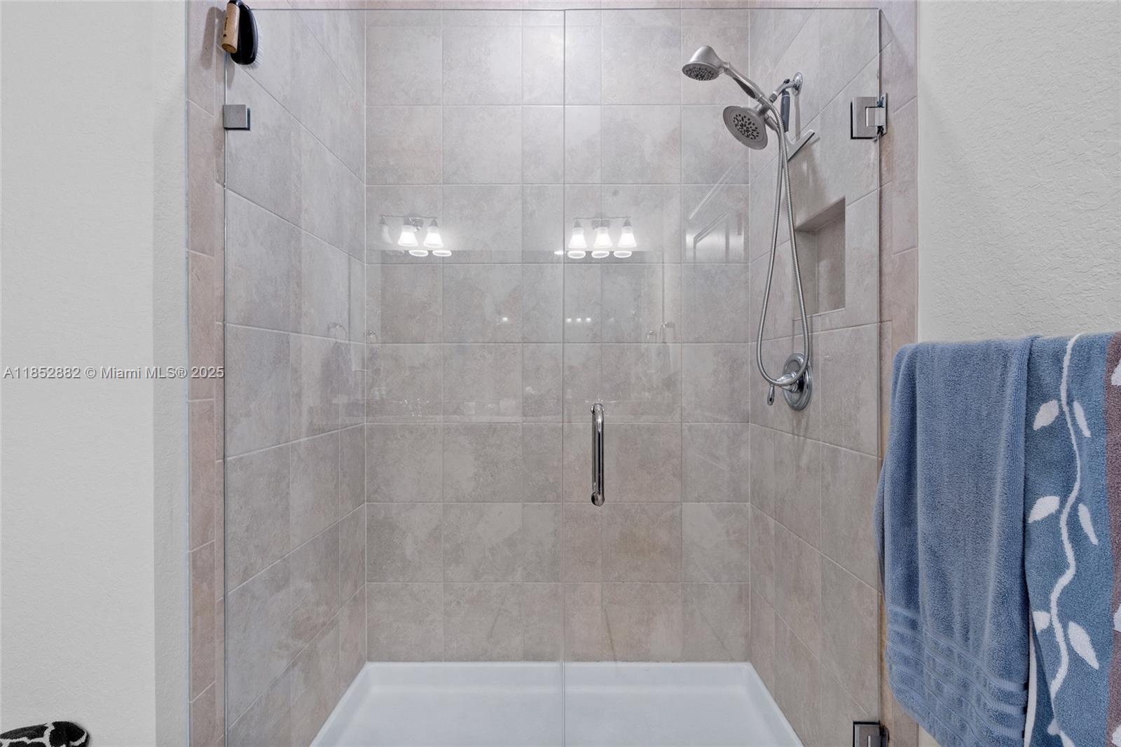 Ver detalles 4248 3 / 3 1776 sq. ft. $ 2025-08-05 0 foto