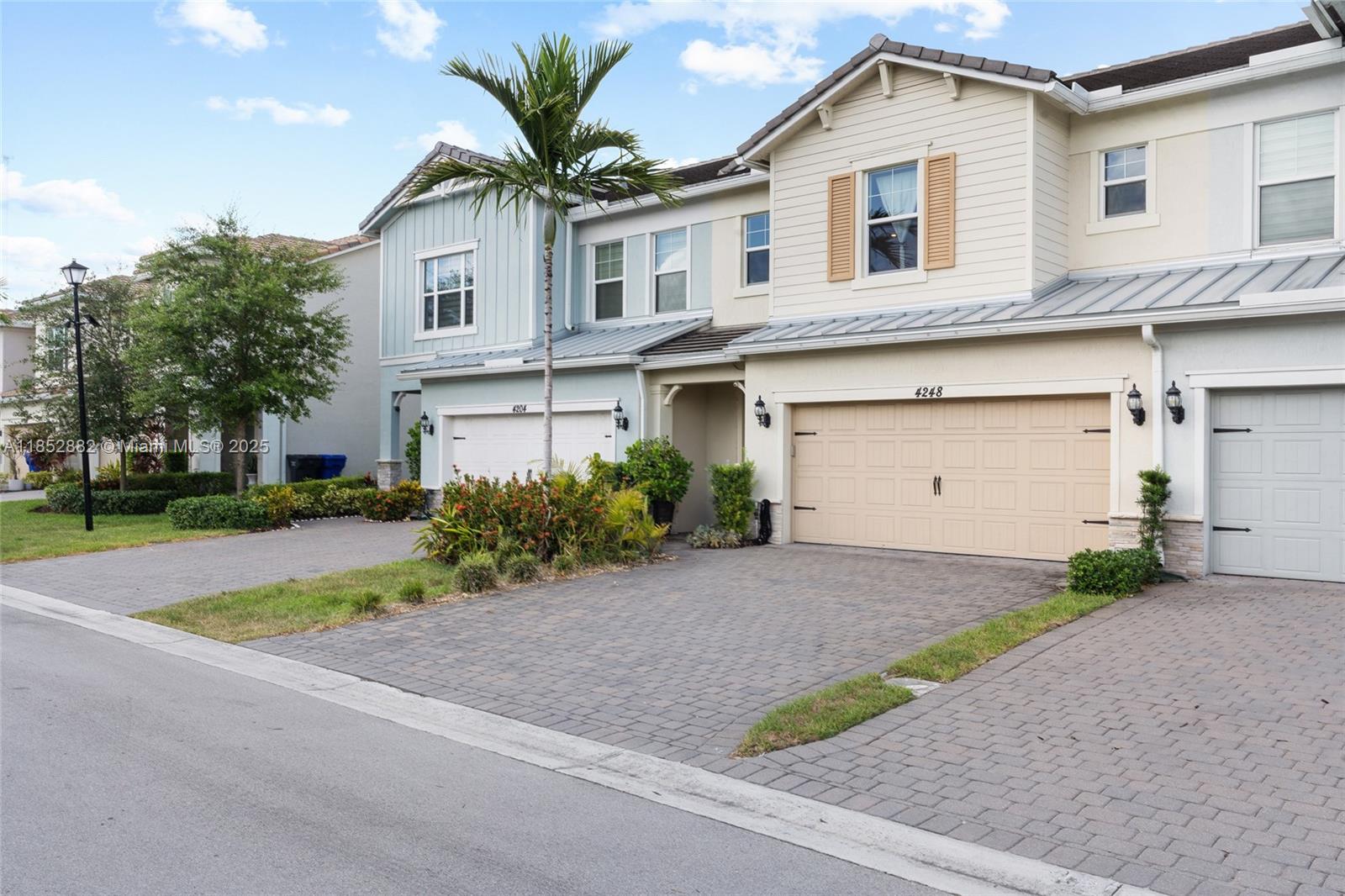 Ver detalles 4248 3 / 3 1776 sq. ft. $ 2025-08-05 0 foto