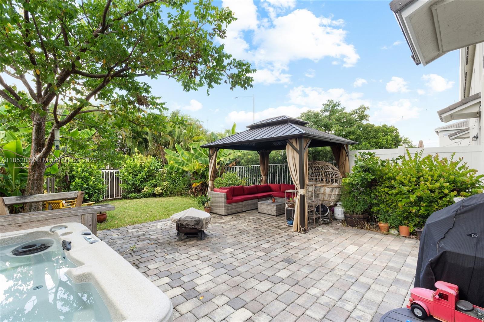 Ver detalles 4248 3 / 3 1776 sq. ft. $ 2025-08-05 0 foto