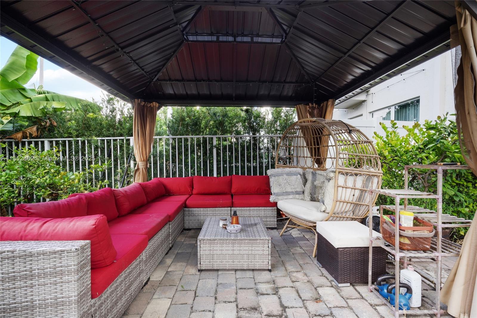 Ver detalles 4248 3 / 3 1776 sq. ft. $ 2025-08-05 0 foto