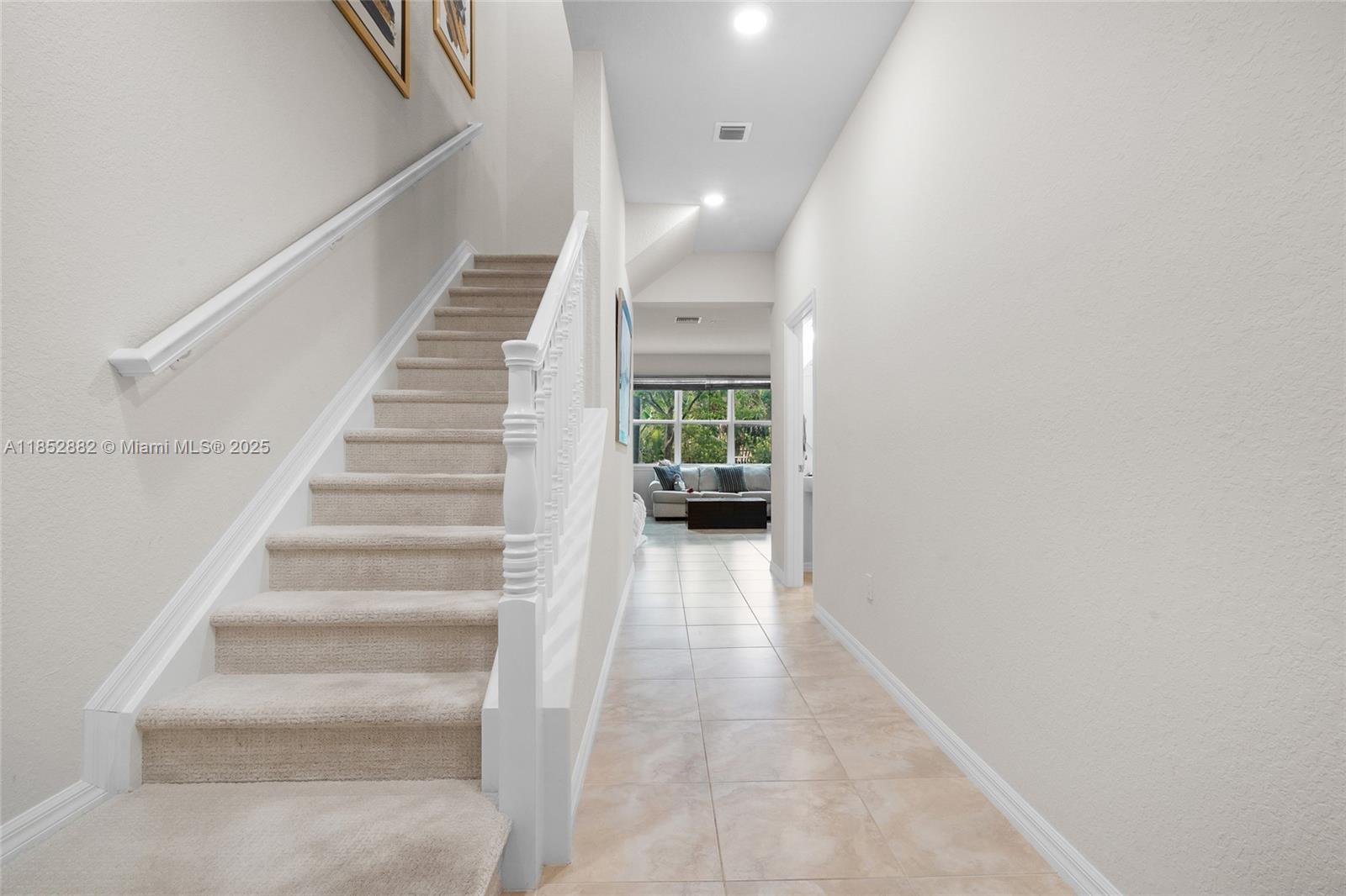 Ver detalles 4248 3 / 3 1776 sq. ft. $ 2025-08-05 0 foto
