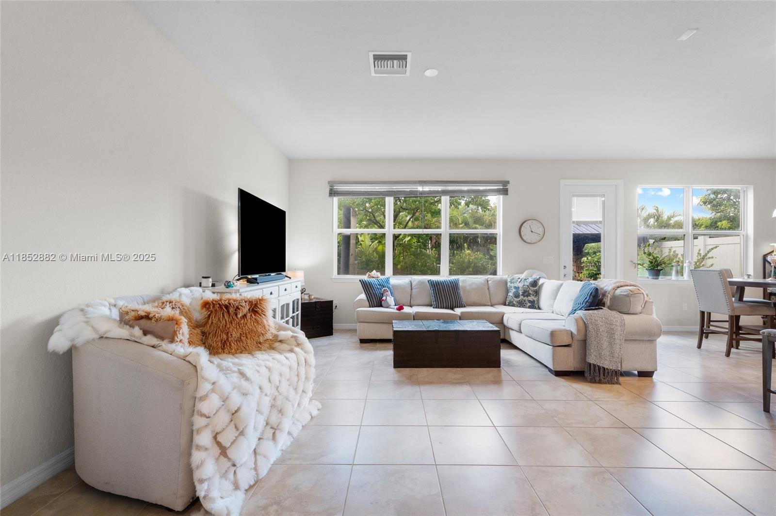 Ver detalles 4248 3 / 3 1776 sq. ft. $ 2025-08-05 0 foto