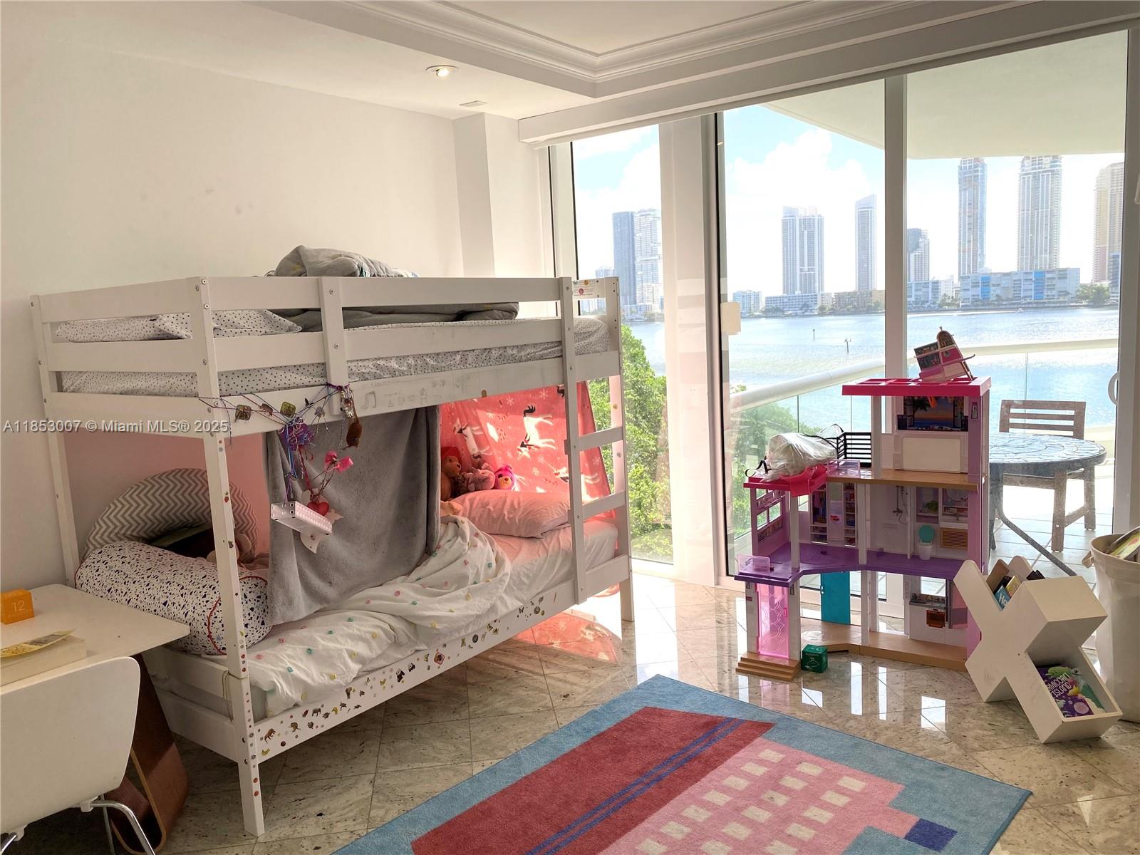 Ver detalles 505 4 / 5 3340 sq. ft. $ 2025-08-05 0 foto