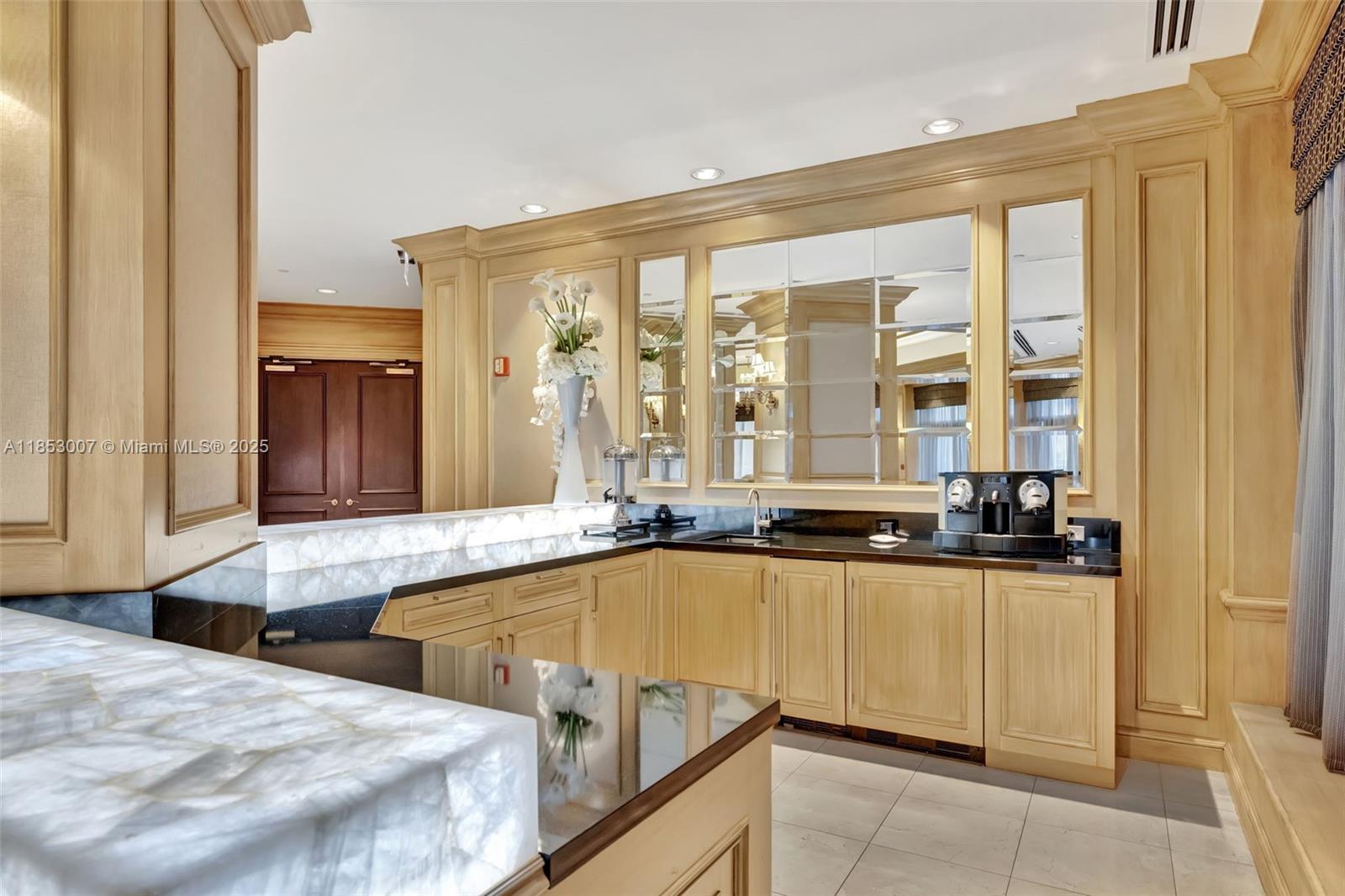 See details 505 4 / 5 3340 sq. ft. $ 2025-10-21 0 Photo