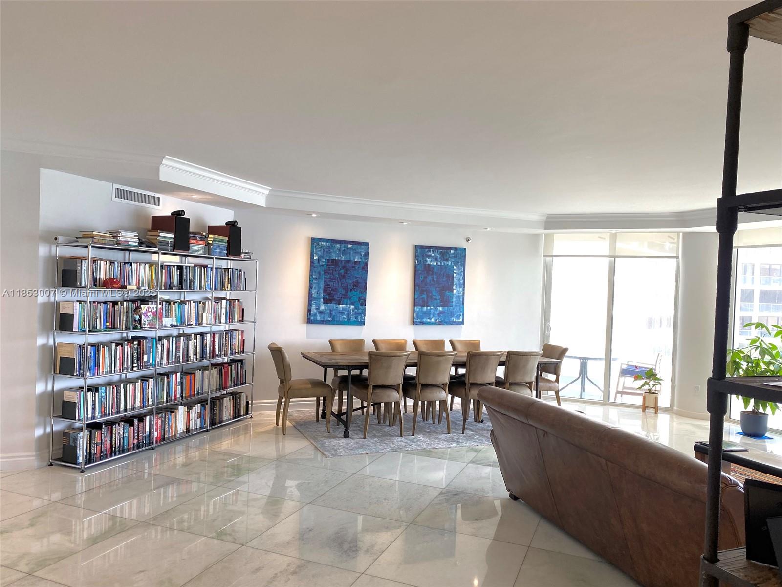 Ver detalles 505 4 / 5 3340 sq. ft. $ 2025-08-05 0 foto