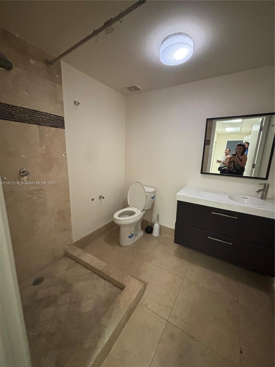  /   кв.футов $ 2025-08-05 0 Фото