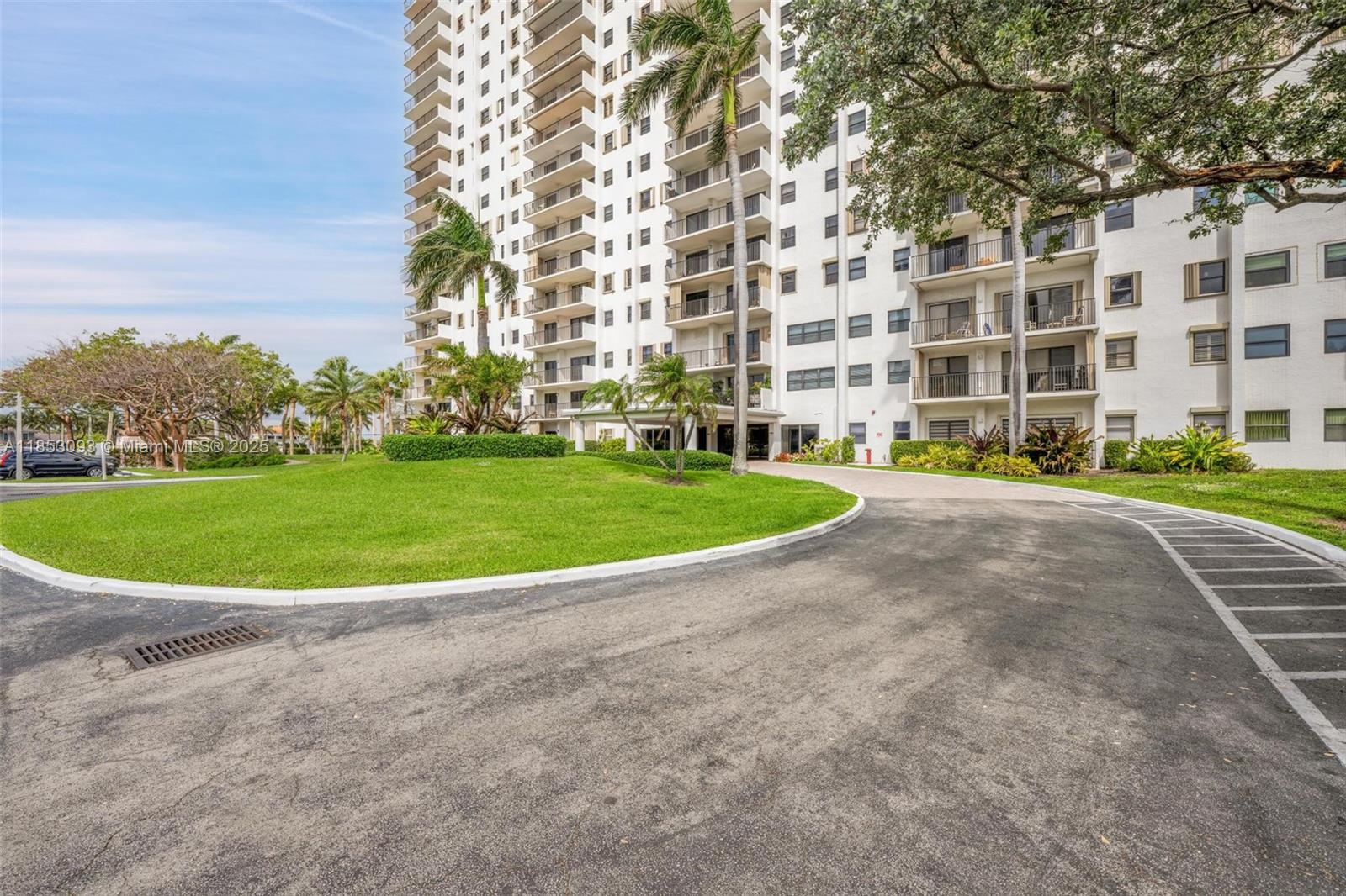 Photo of 1201 Ocean Dr  #1904S, Hollywood, Florida, 33019 - 