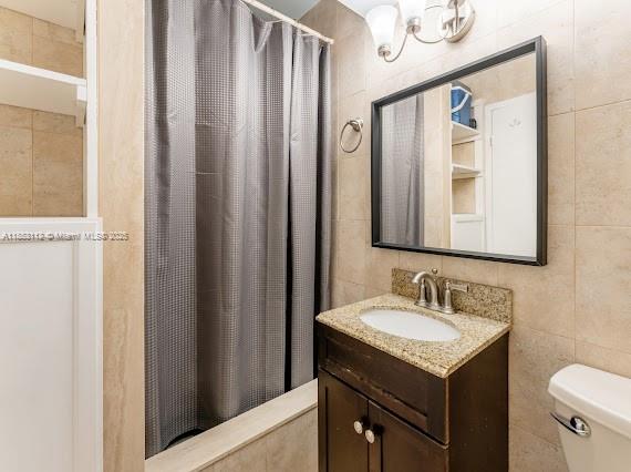 Photo of 2101 Atlantic Shores Blvd  #309, Hallandale Beach, Florida, 33009 - Second Full Bathroom